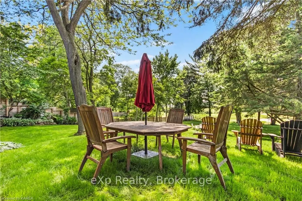 197 FAIRWAY HILL Crescent