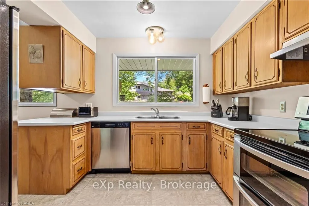 197 FAIRWAY HILL Crescent