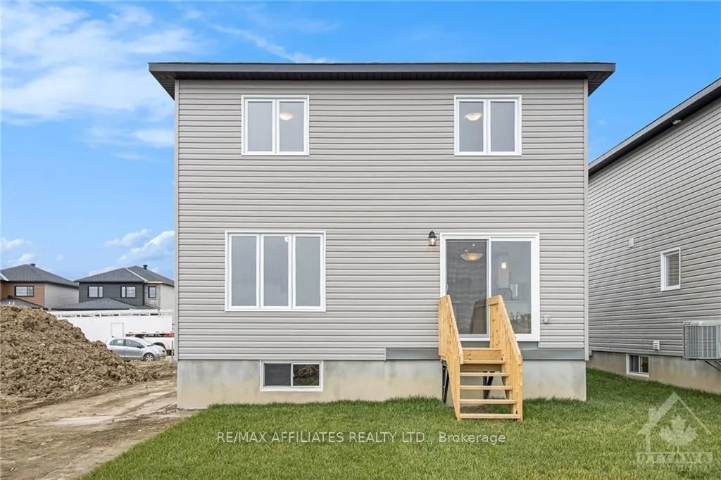 1207 MONTBLANC Crescent