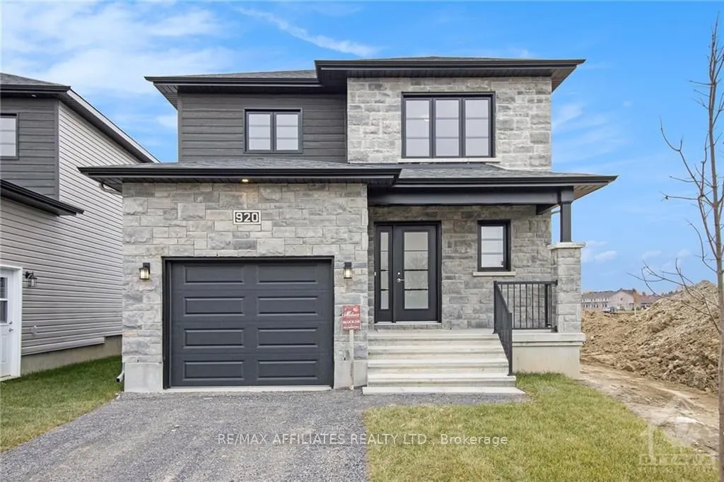 1207 MONTBLANC Crescent
