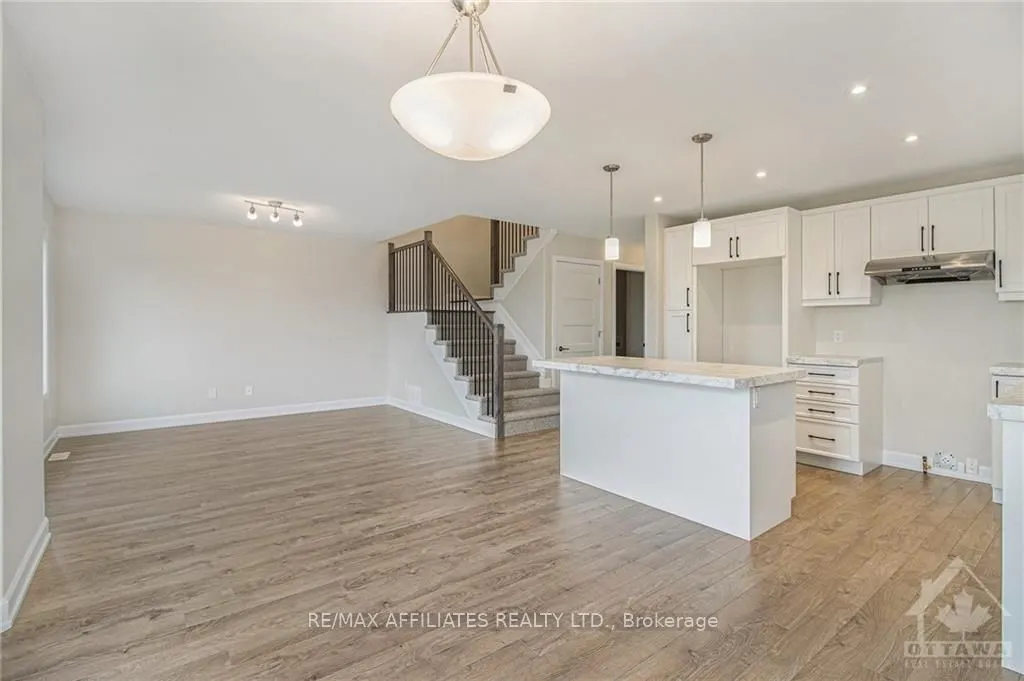 1207 MONTBLANC Crescent