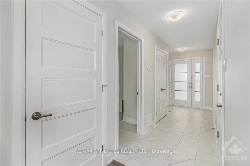 1207 MONTBLANC Crescent