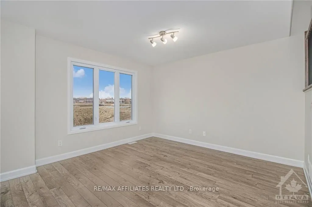1207 MONTBLANC Crescent