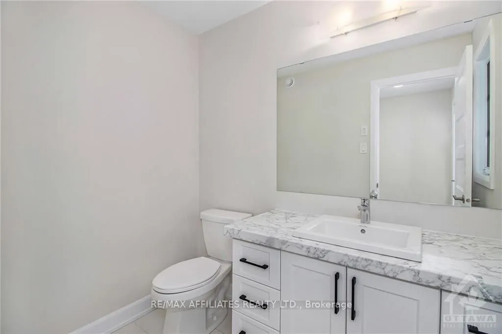 1207 MONTBLANC Crescent