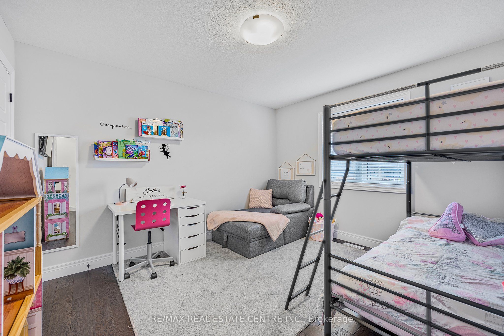 16 Tindall Crescent