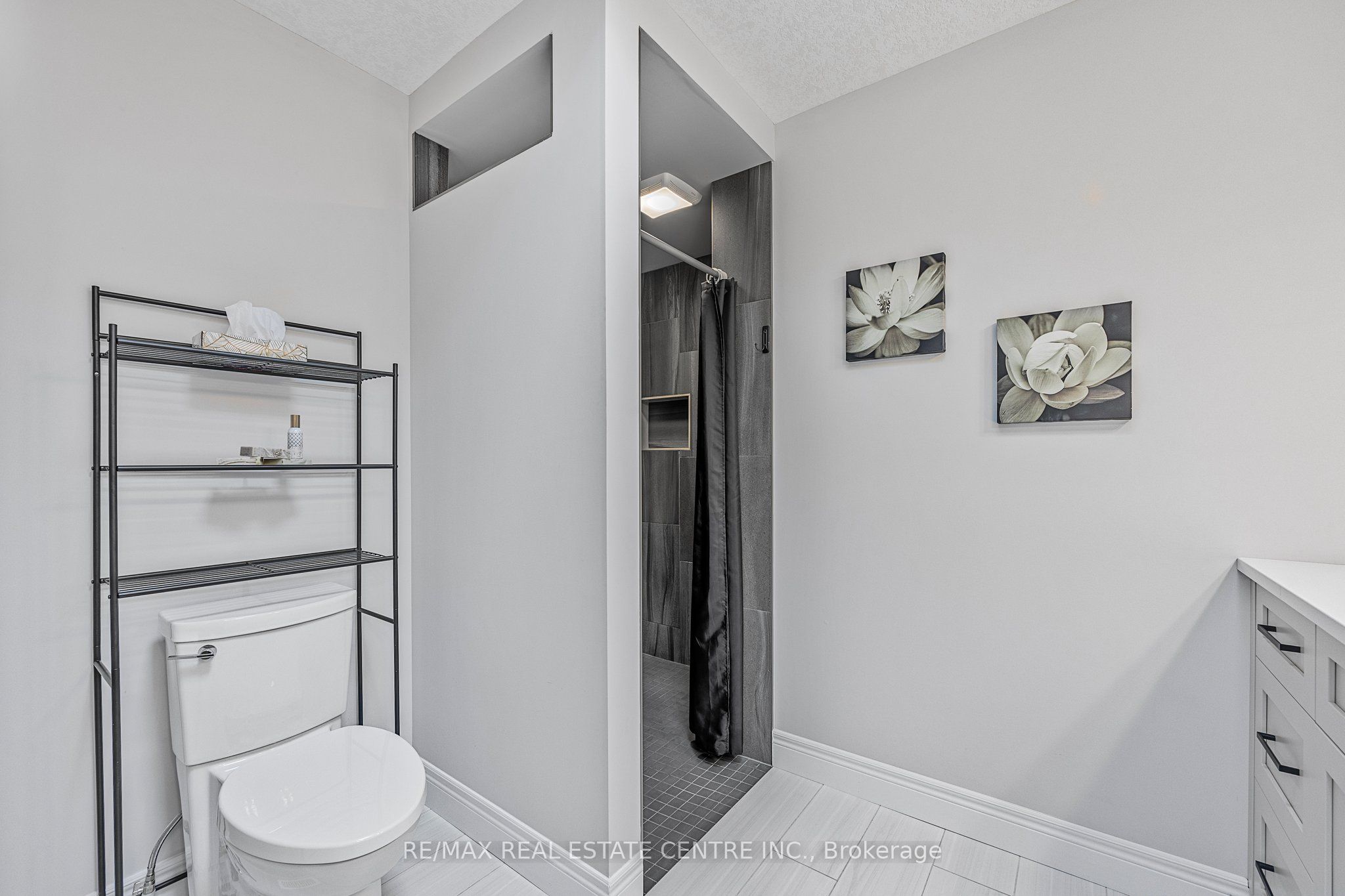 16 Tindall Crescent