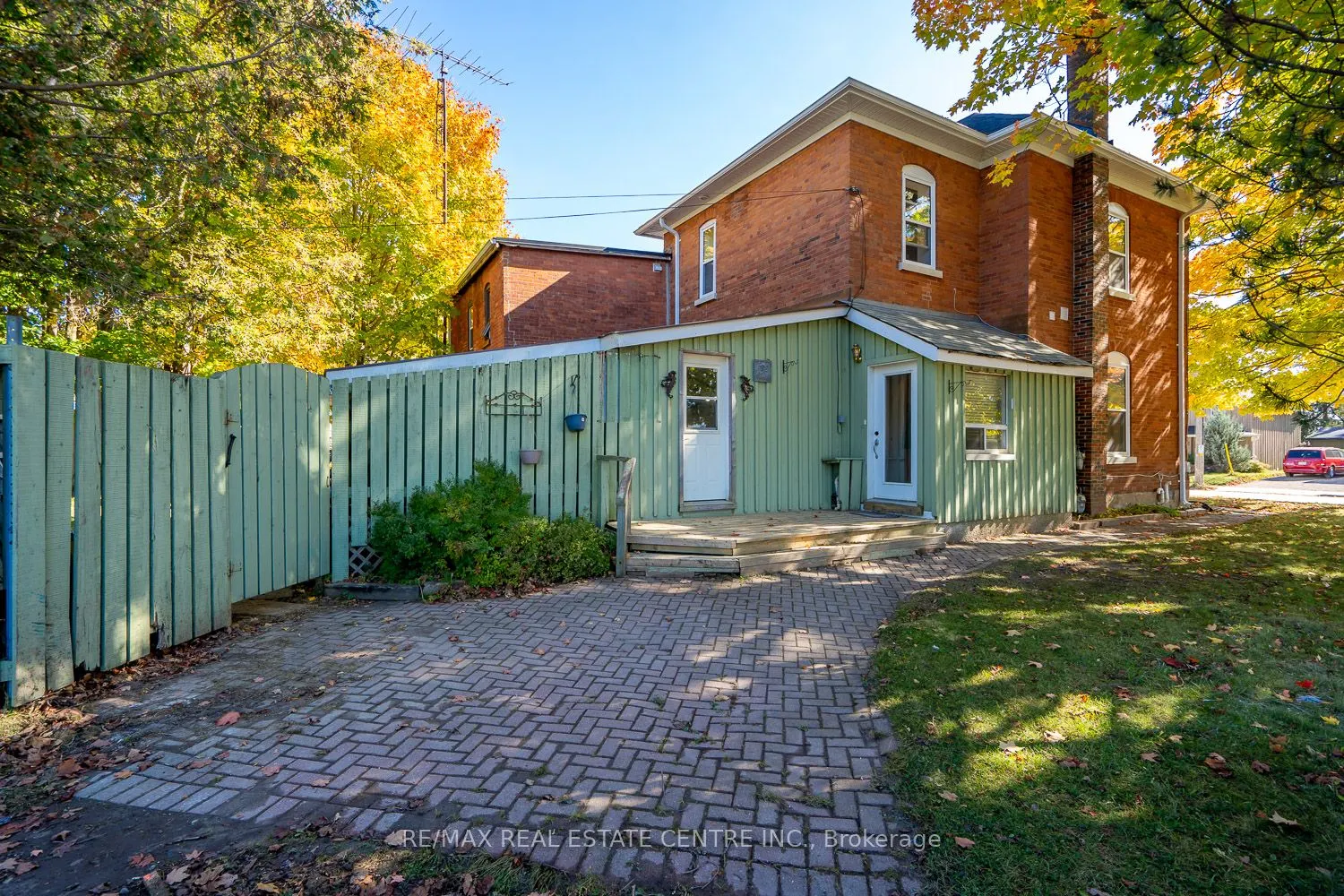 154 Main Street W