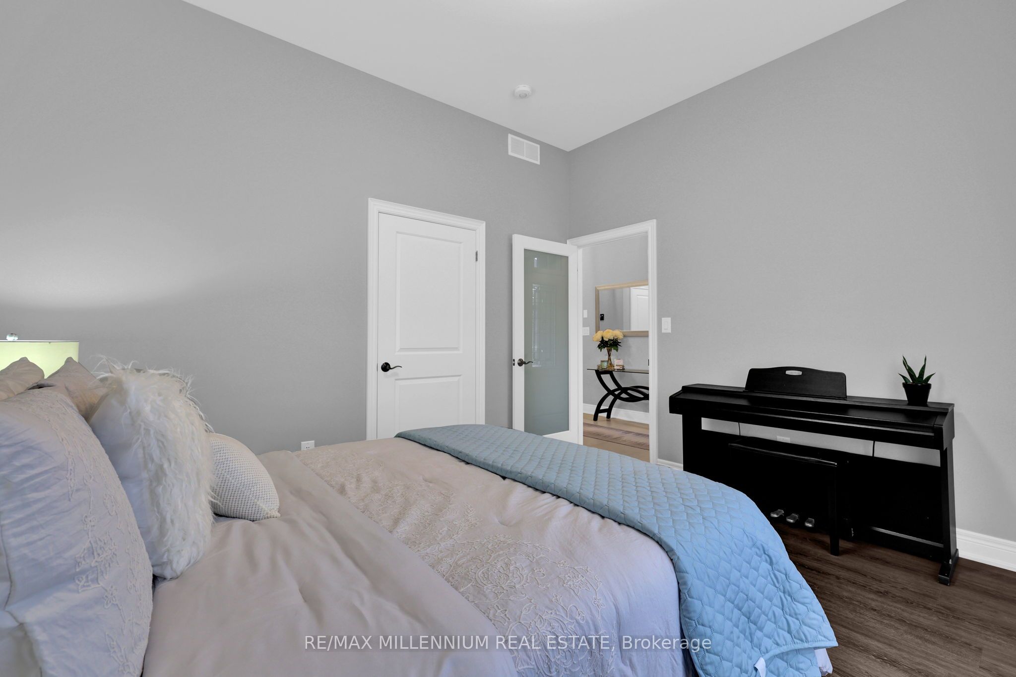 23 Sassafras Row, #18
