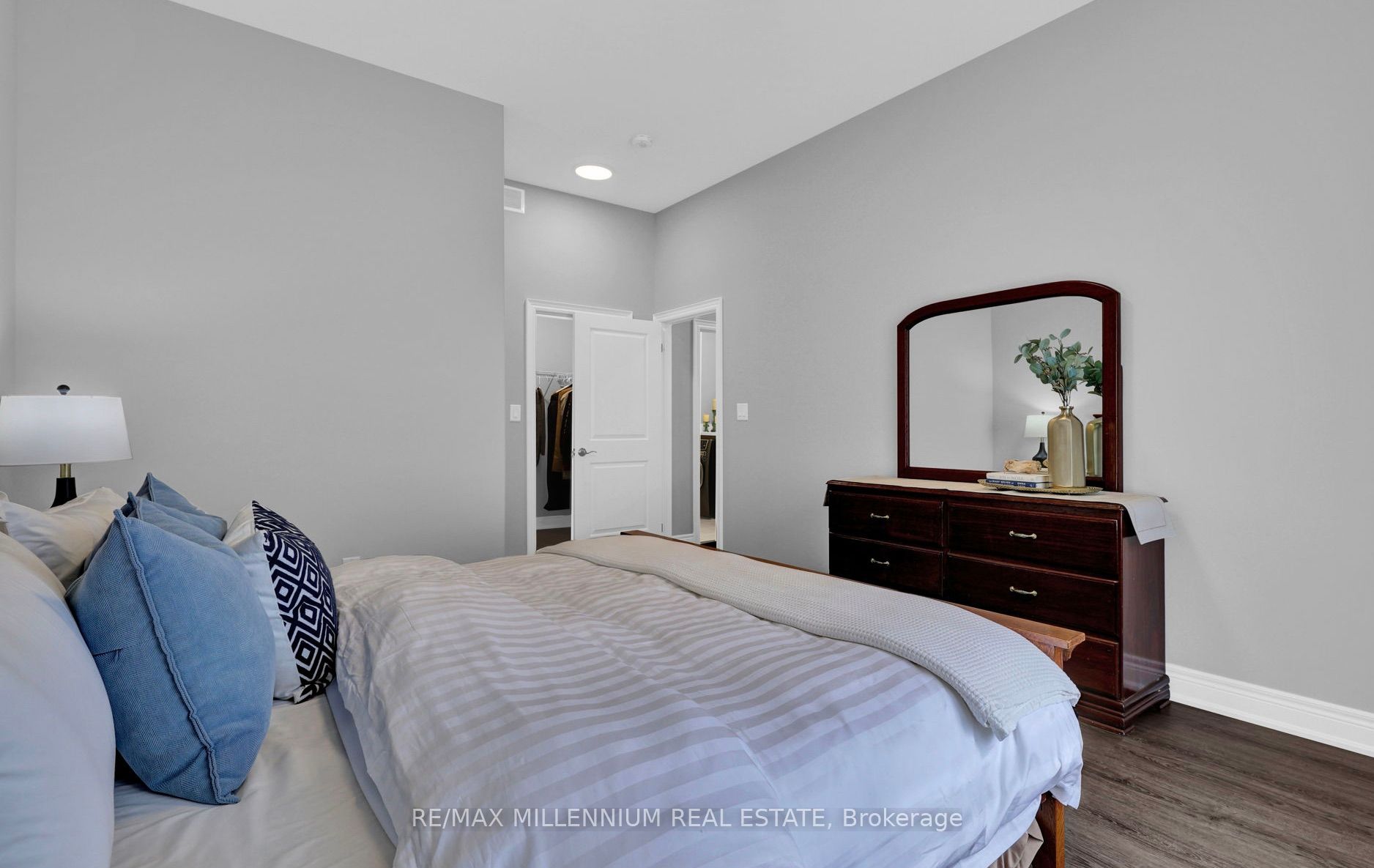 23 Sassafras Row, #18
