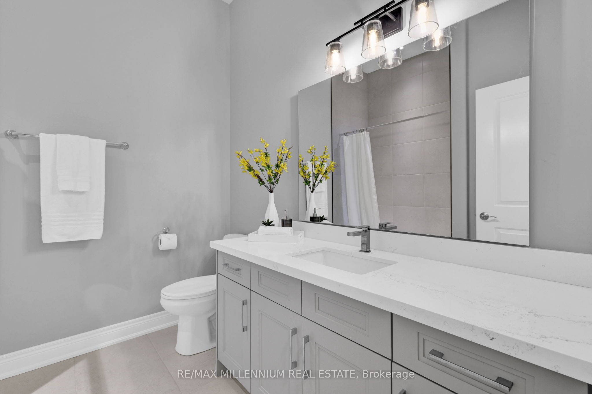 23 Sassafras Row, #18