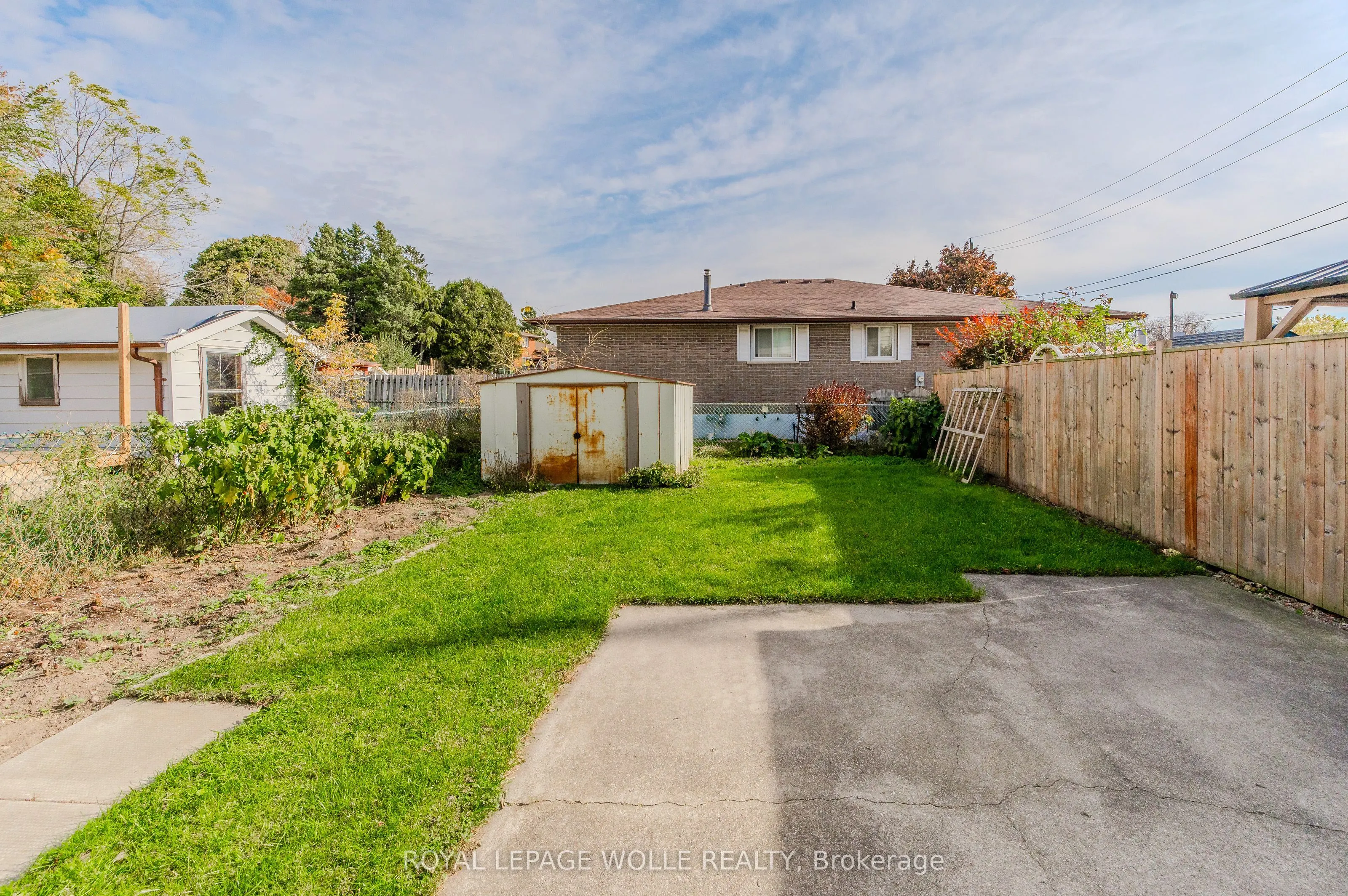 24 Clarke Street N