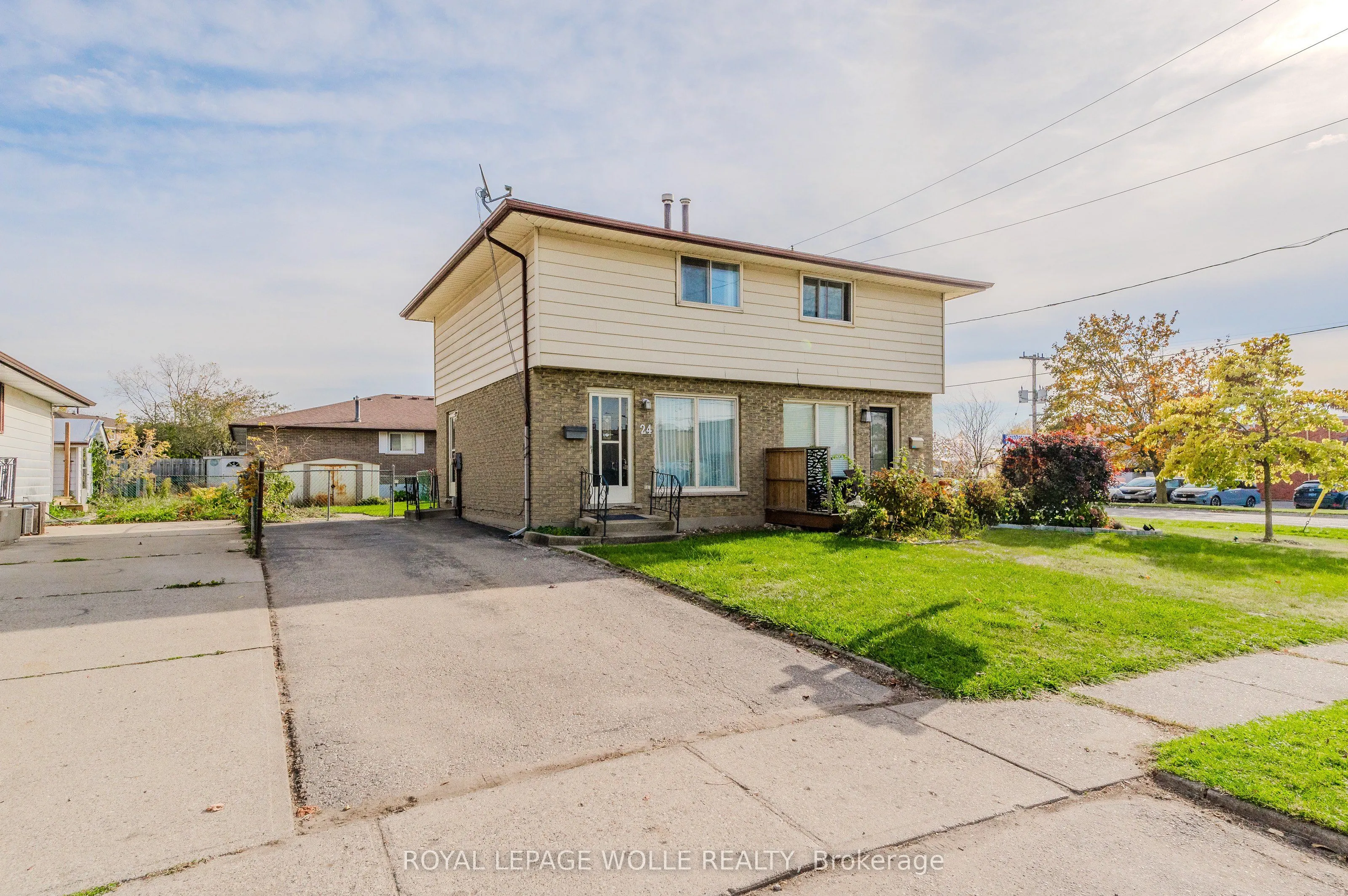 24 Clarke Street N