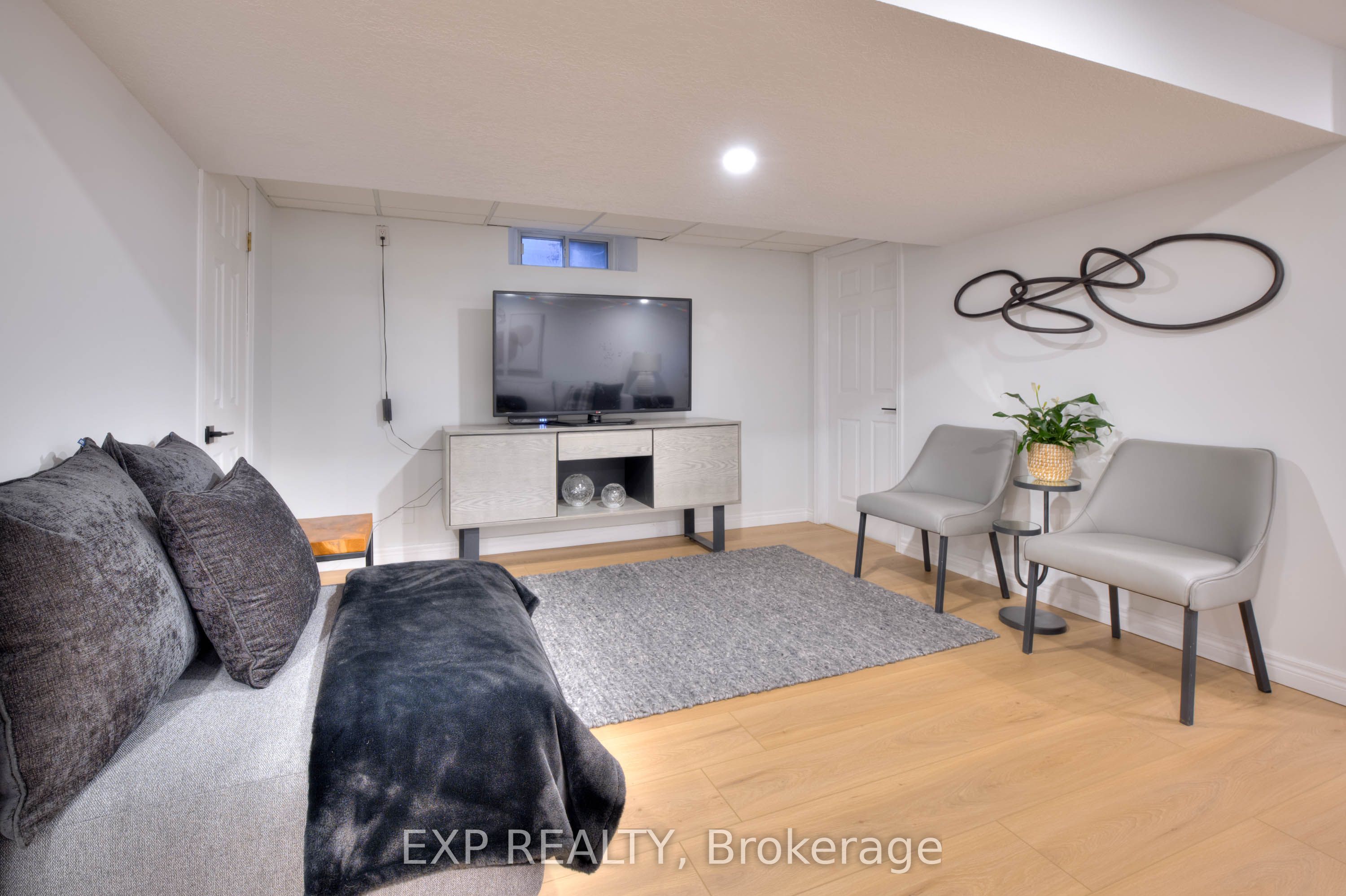 119 Charlotte Place