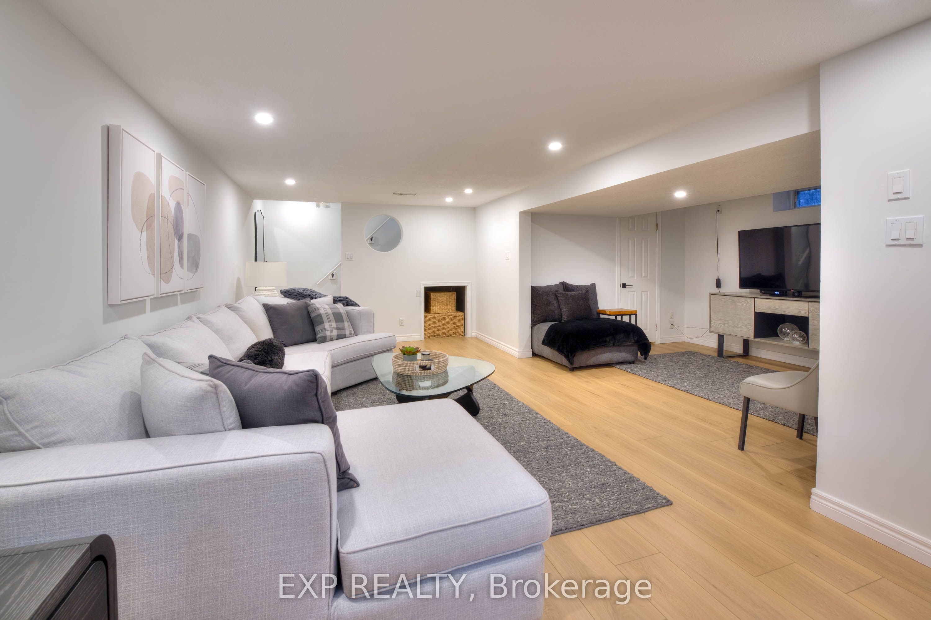 119 Charlotte Place