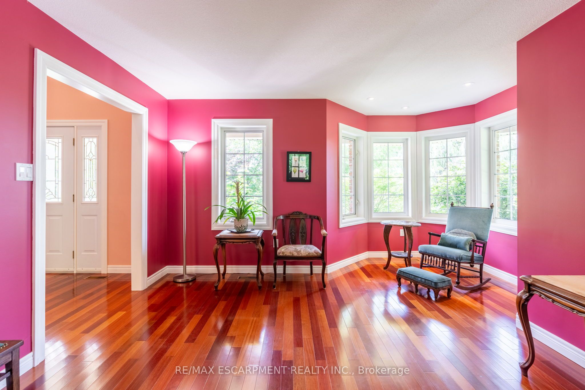86 Ridge Road E