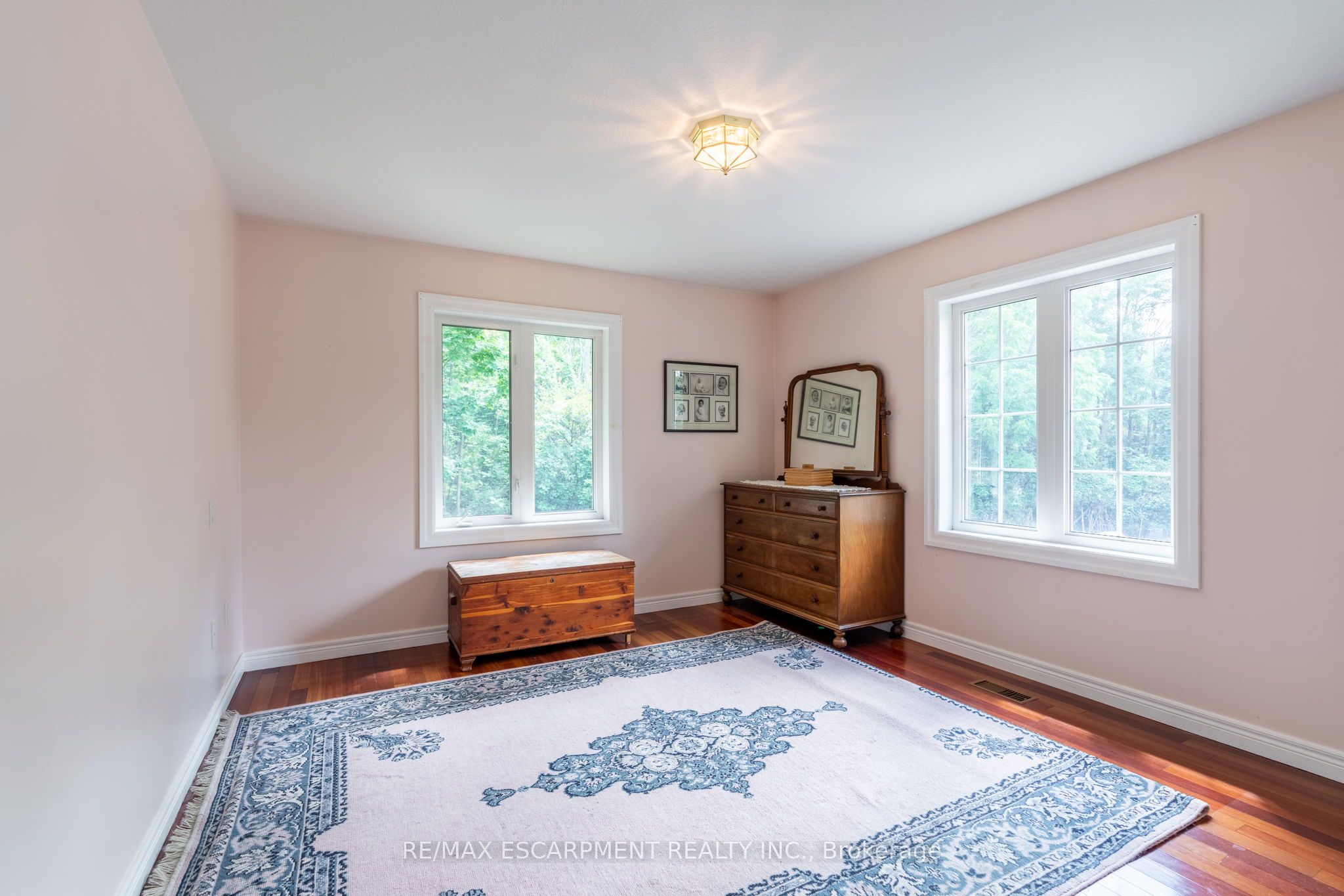 86 Ridge Road E
