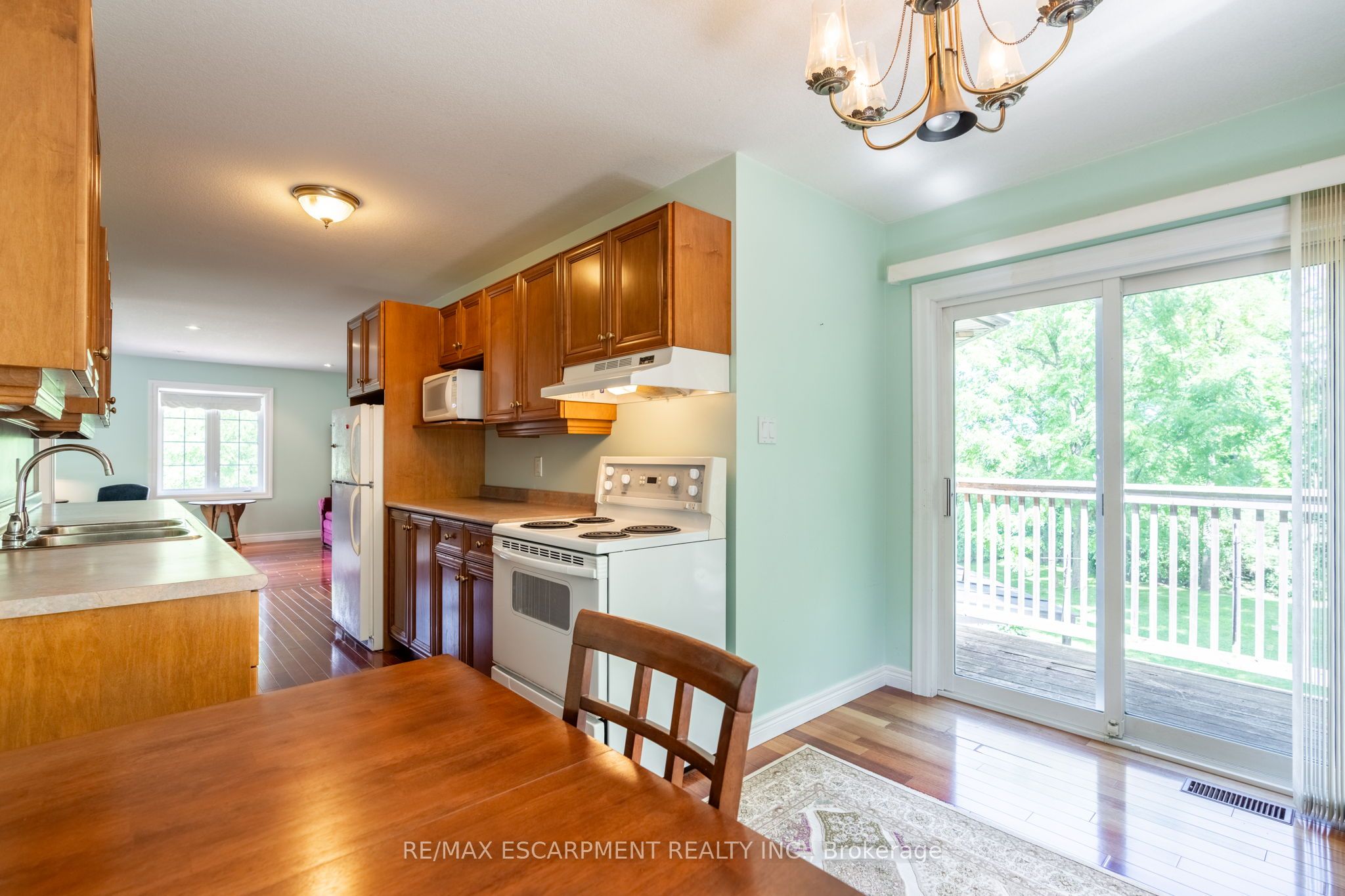 86 Ridge Road E
