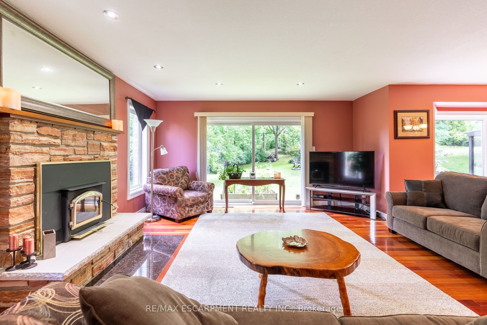 86 Ridge Road E