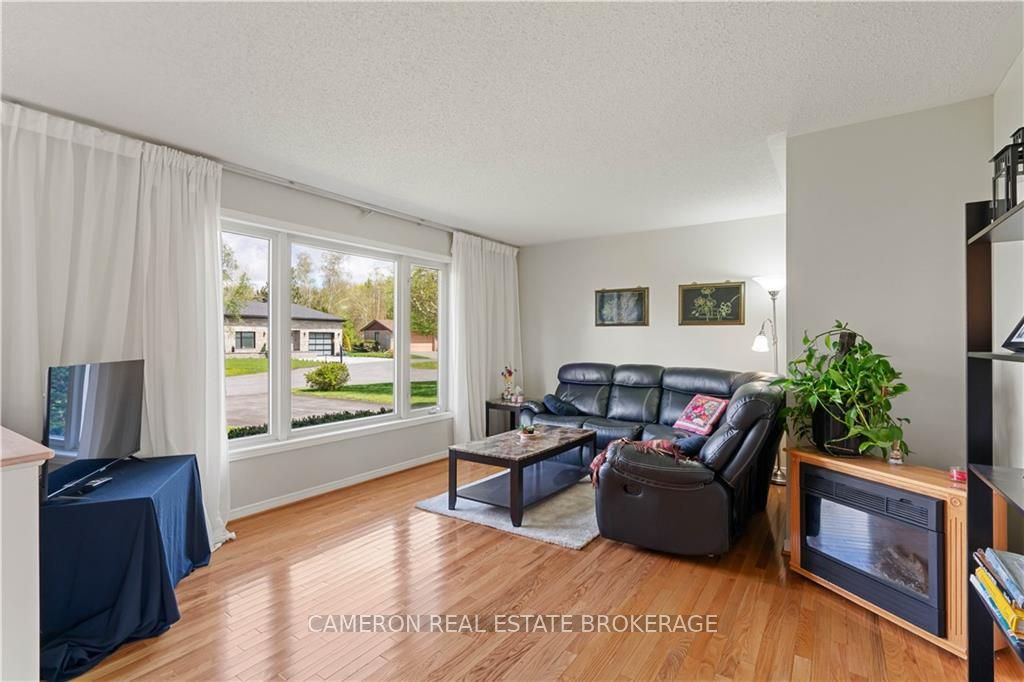 6277 MACRAE Court