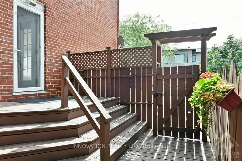 391 GREENWOOD Avenue