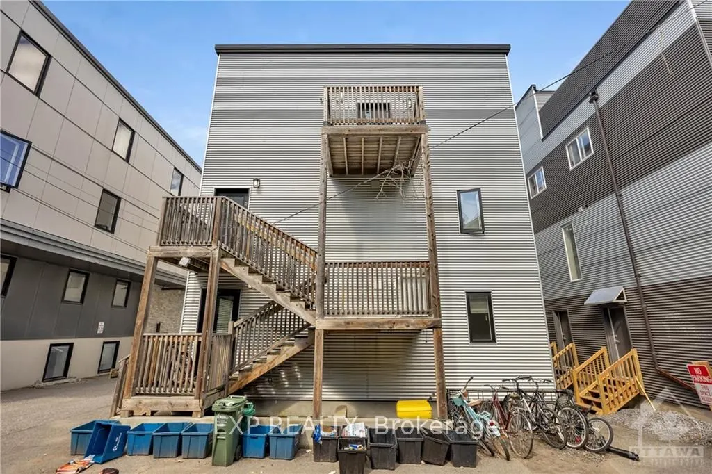 460 NELSON Street