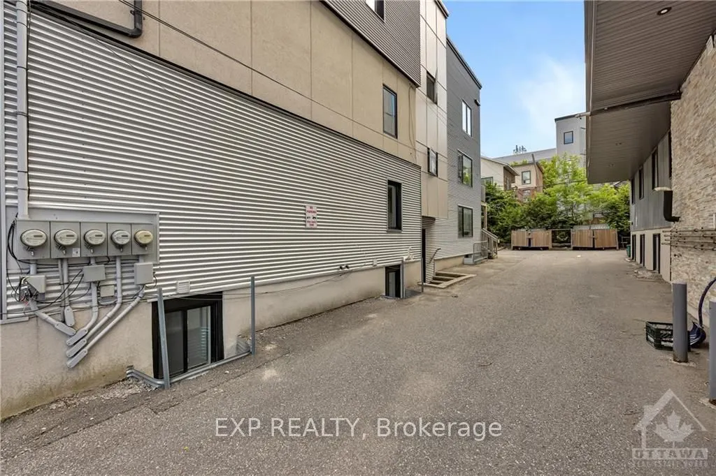 460 NELSON Street