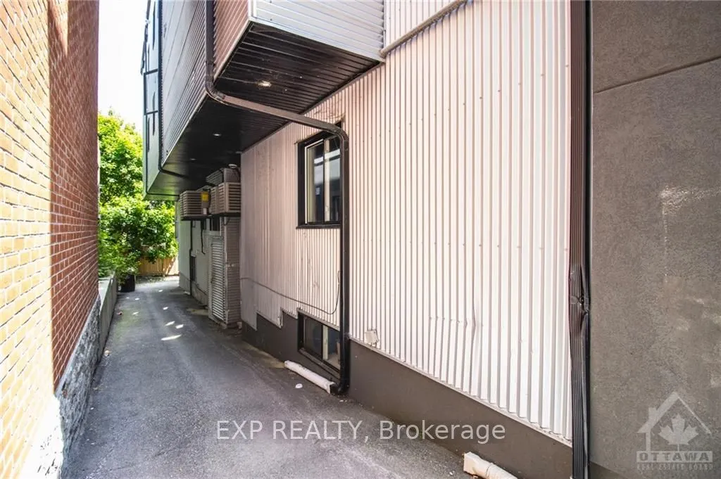 185 HENDERSON Avenue