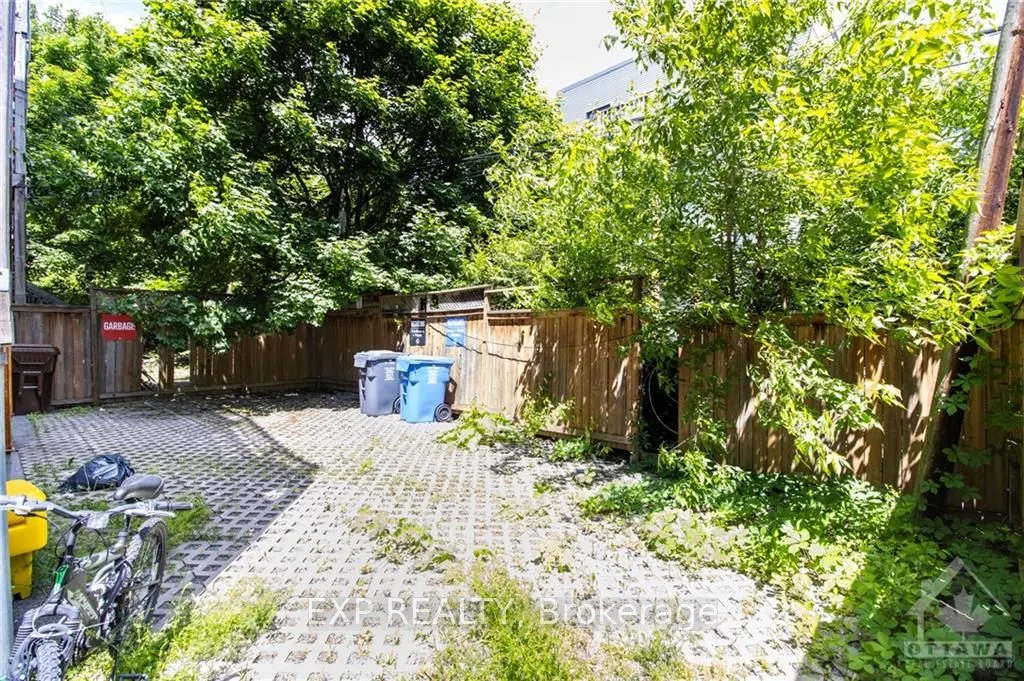 185 HENDERSON Avenue