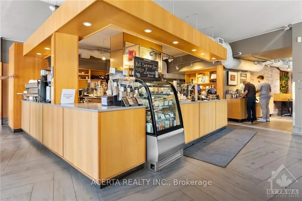 1008 WELLINGTON Street W