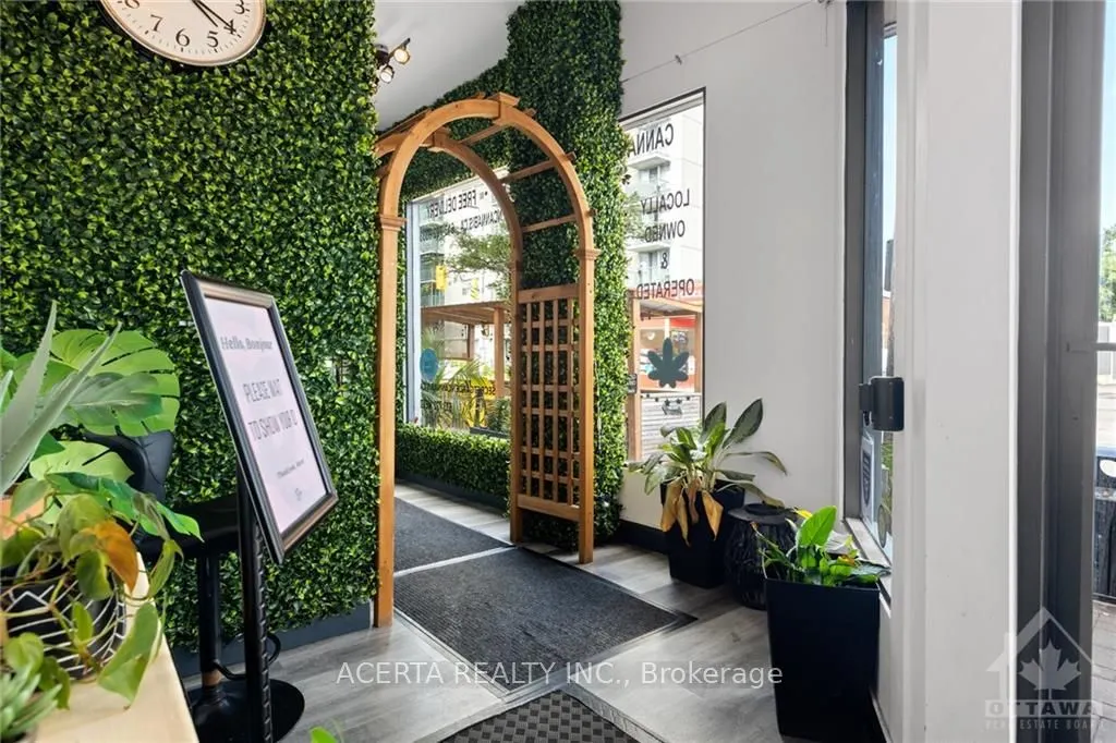 1008 WELLINGTON Street W