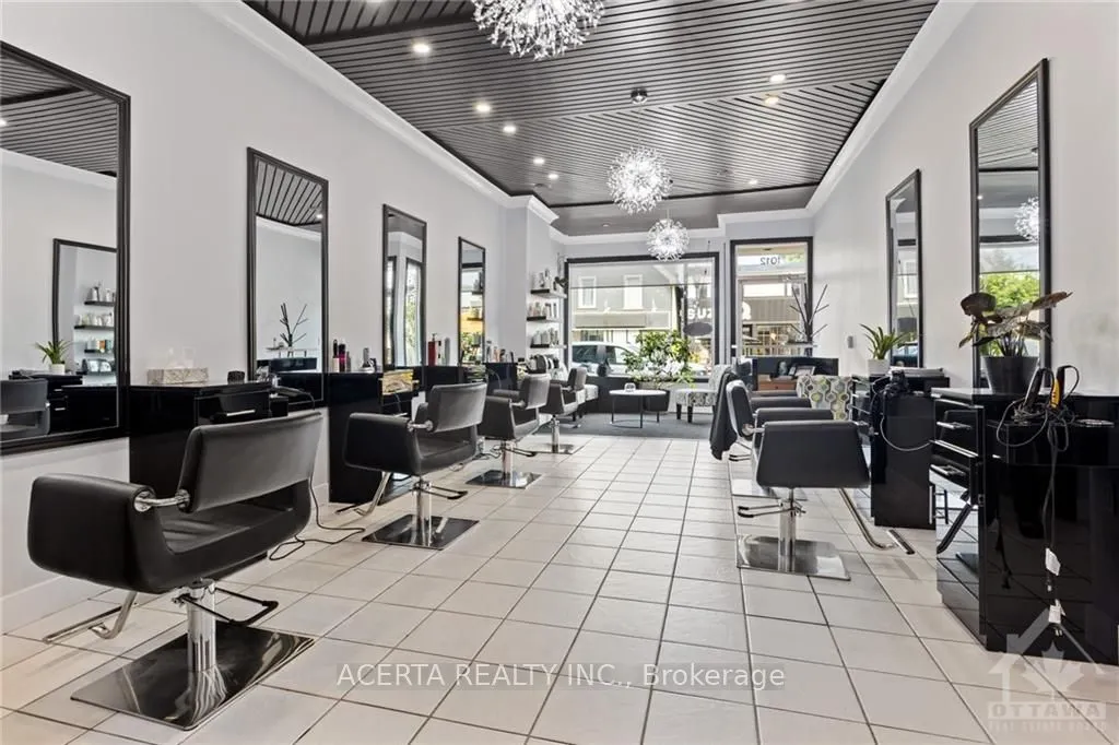 1008 WELLINGTON Street W