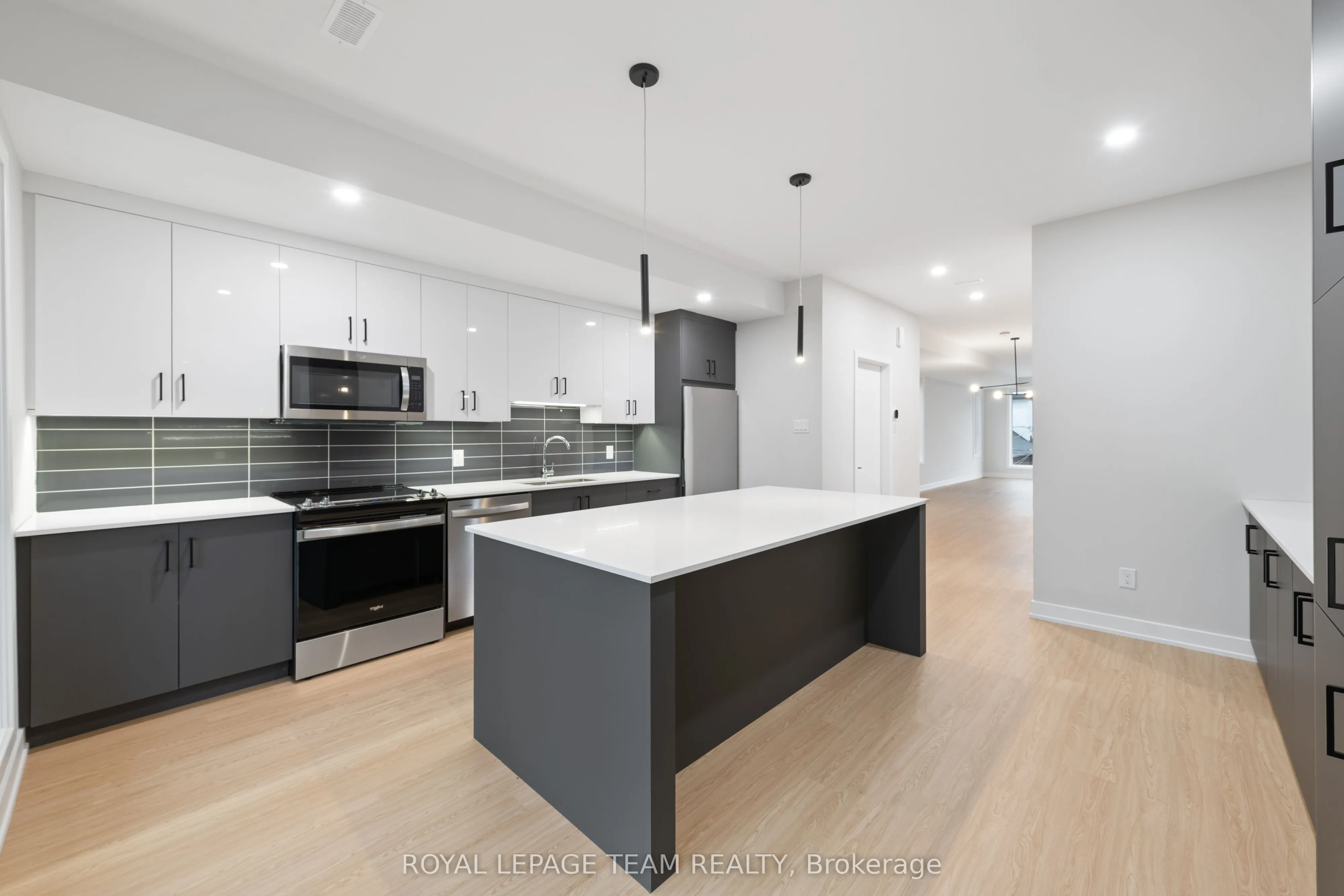 49 GROSVENOR Avenue #3
