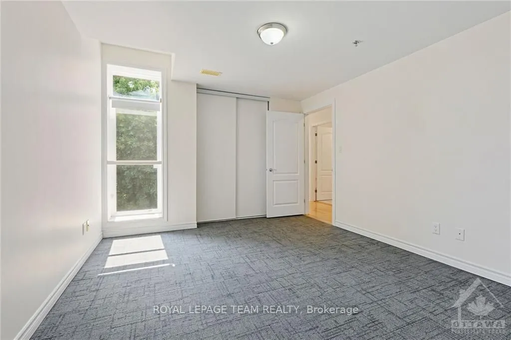 6 GROVE Avenue #305