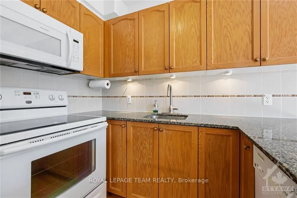 6 GROVE Avenue #305