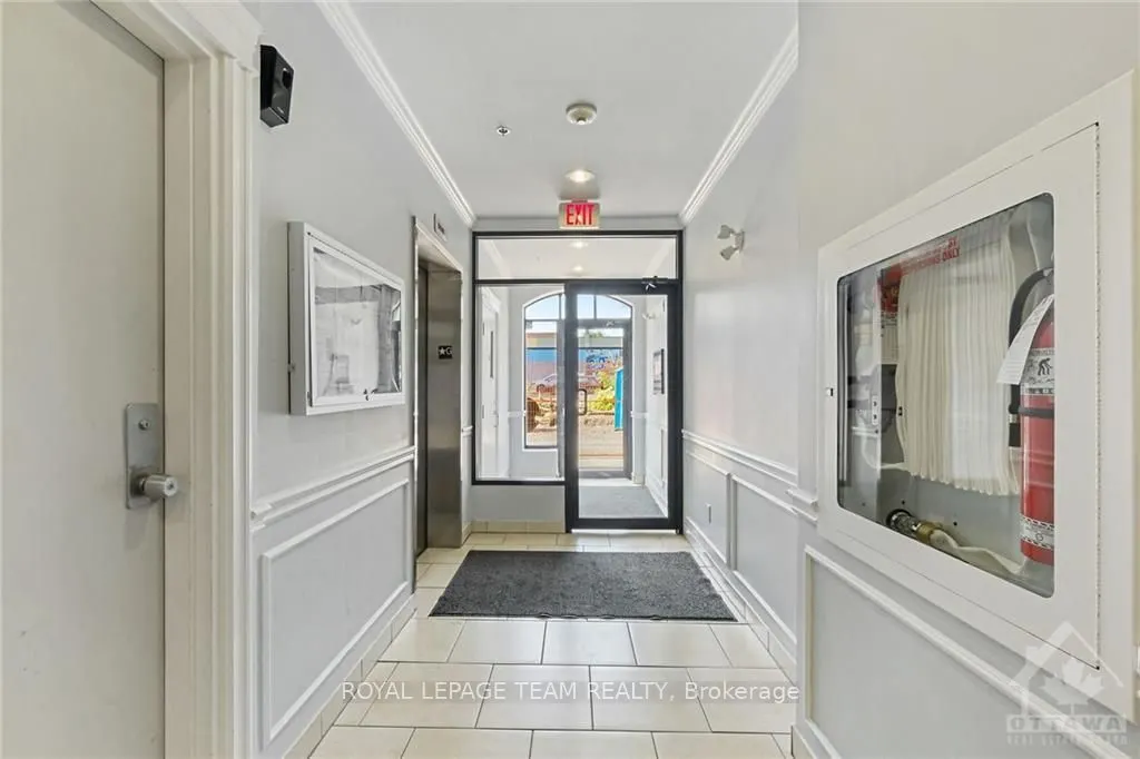 6 GROVE Avenue #305