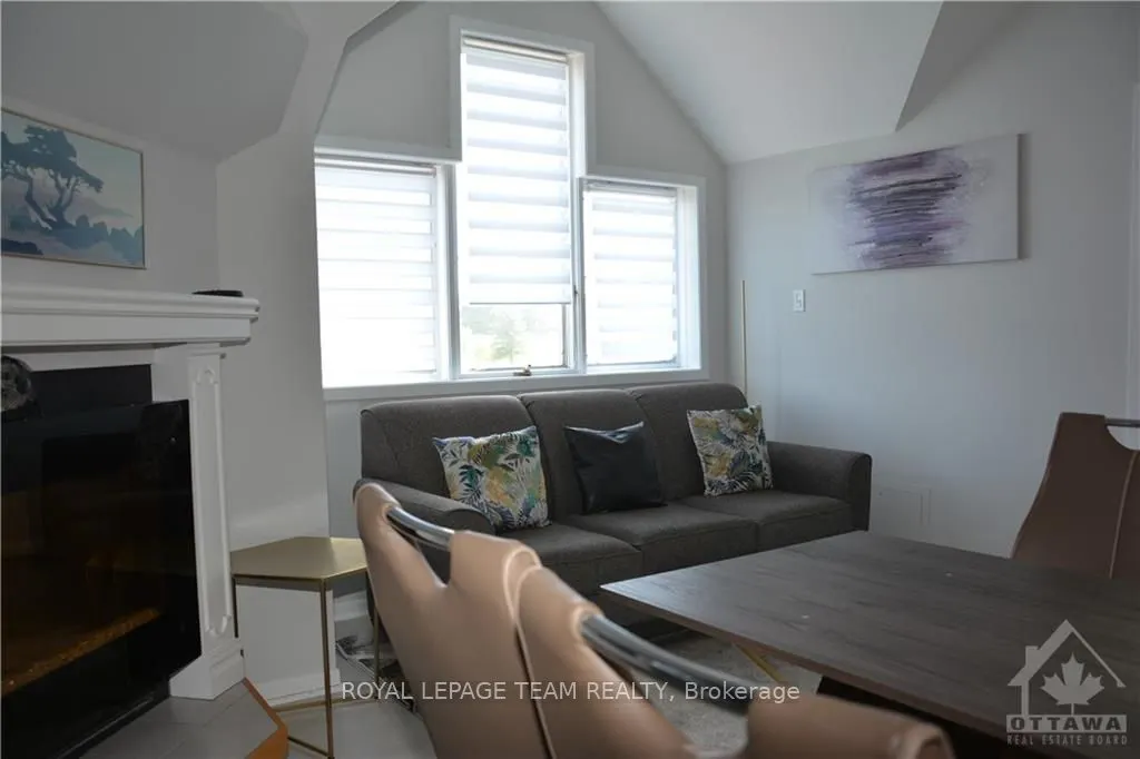 1036 BARRYVALE Road #4D