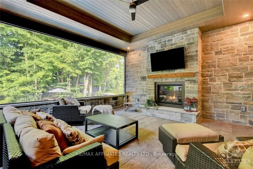 1443 DUCHESS Crescent