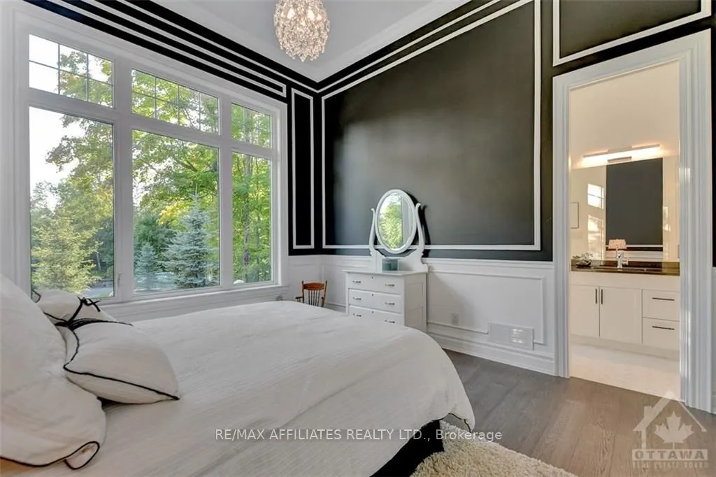 1443 DUCHESS Crescent