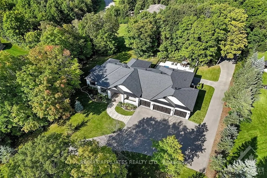 1443 DUCHESS Crescent
