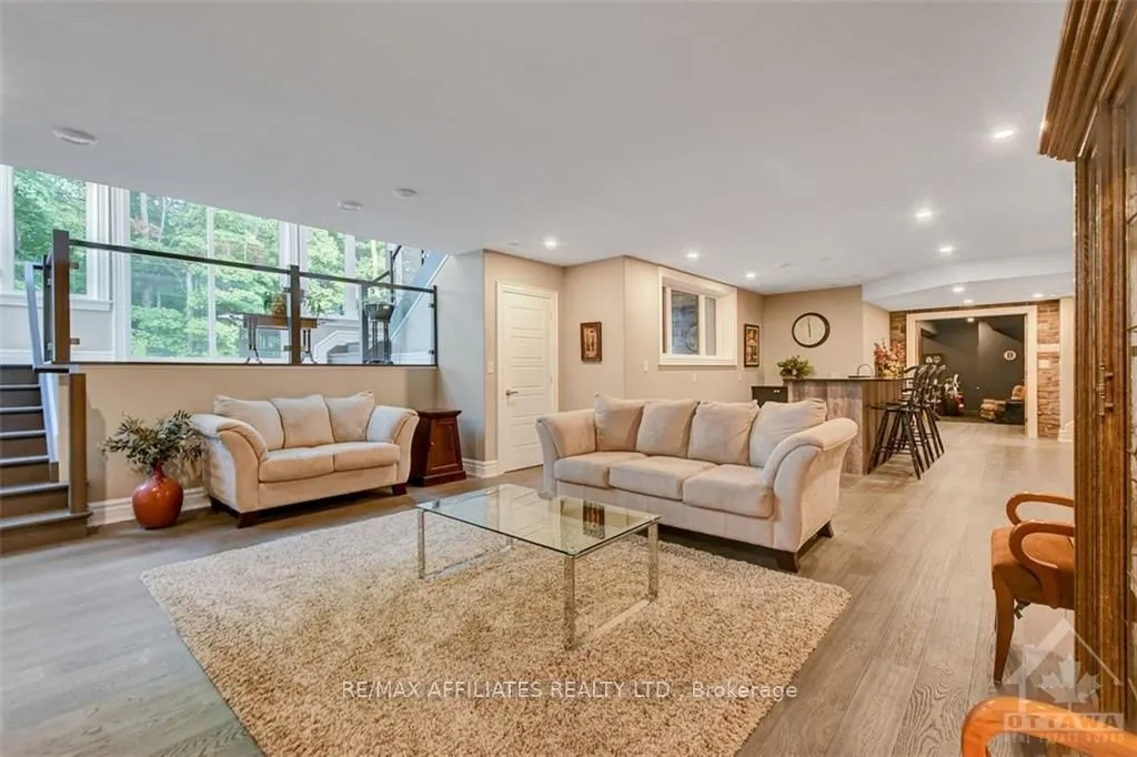 1443 DUCHESS Crescent