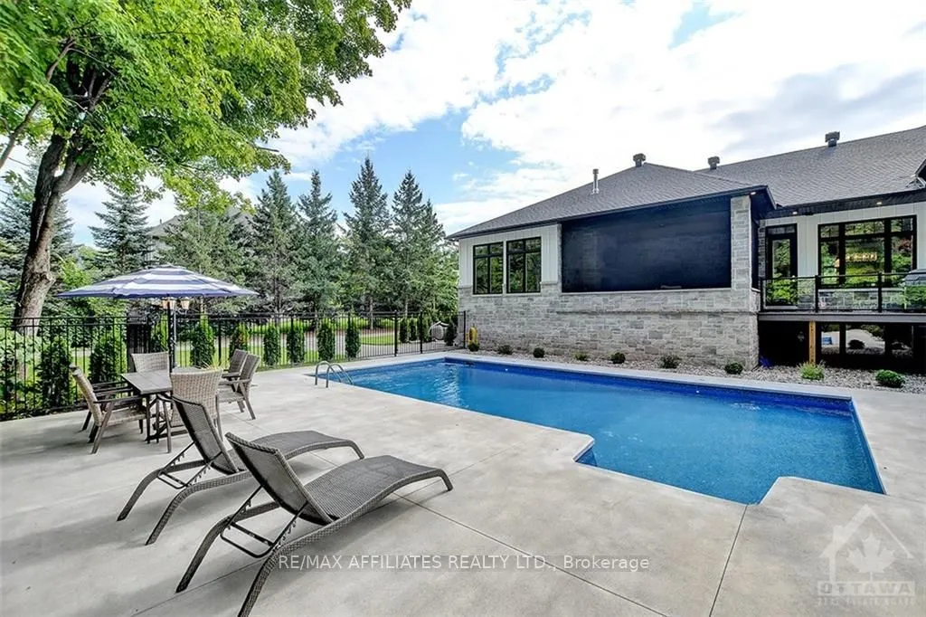 1443 DUCHESS Crescent