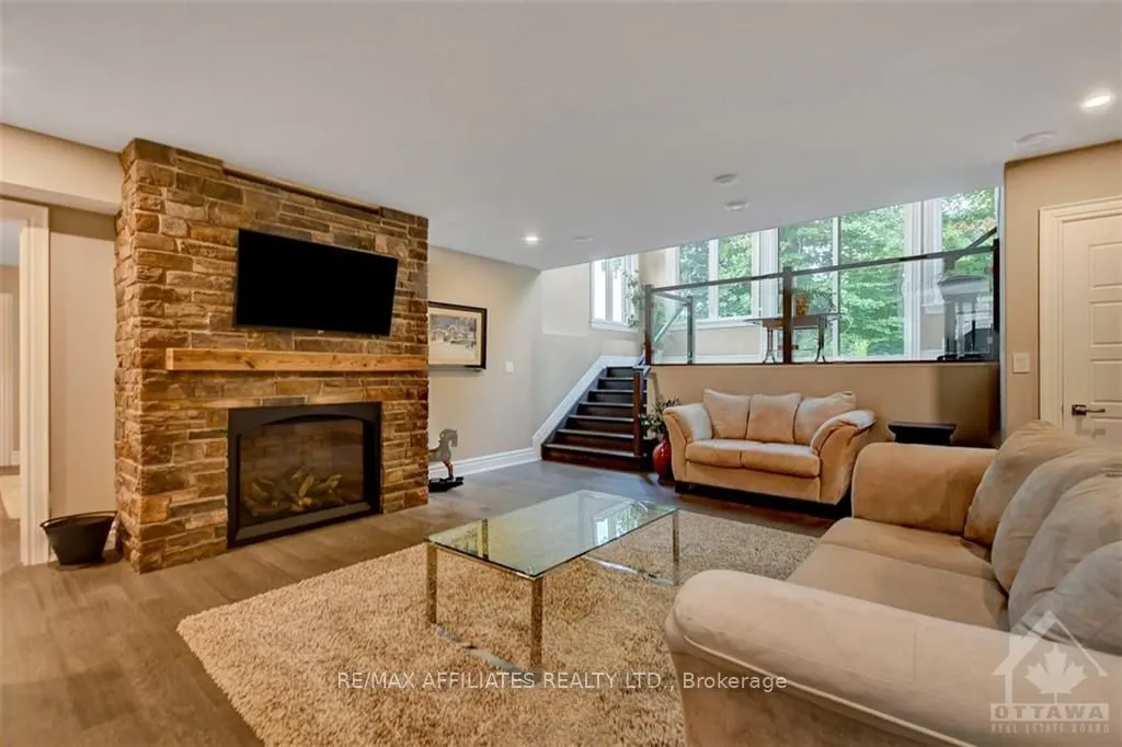 1443 DUCHESS Crescent