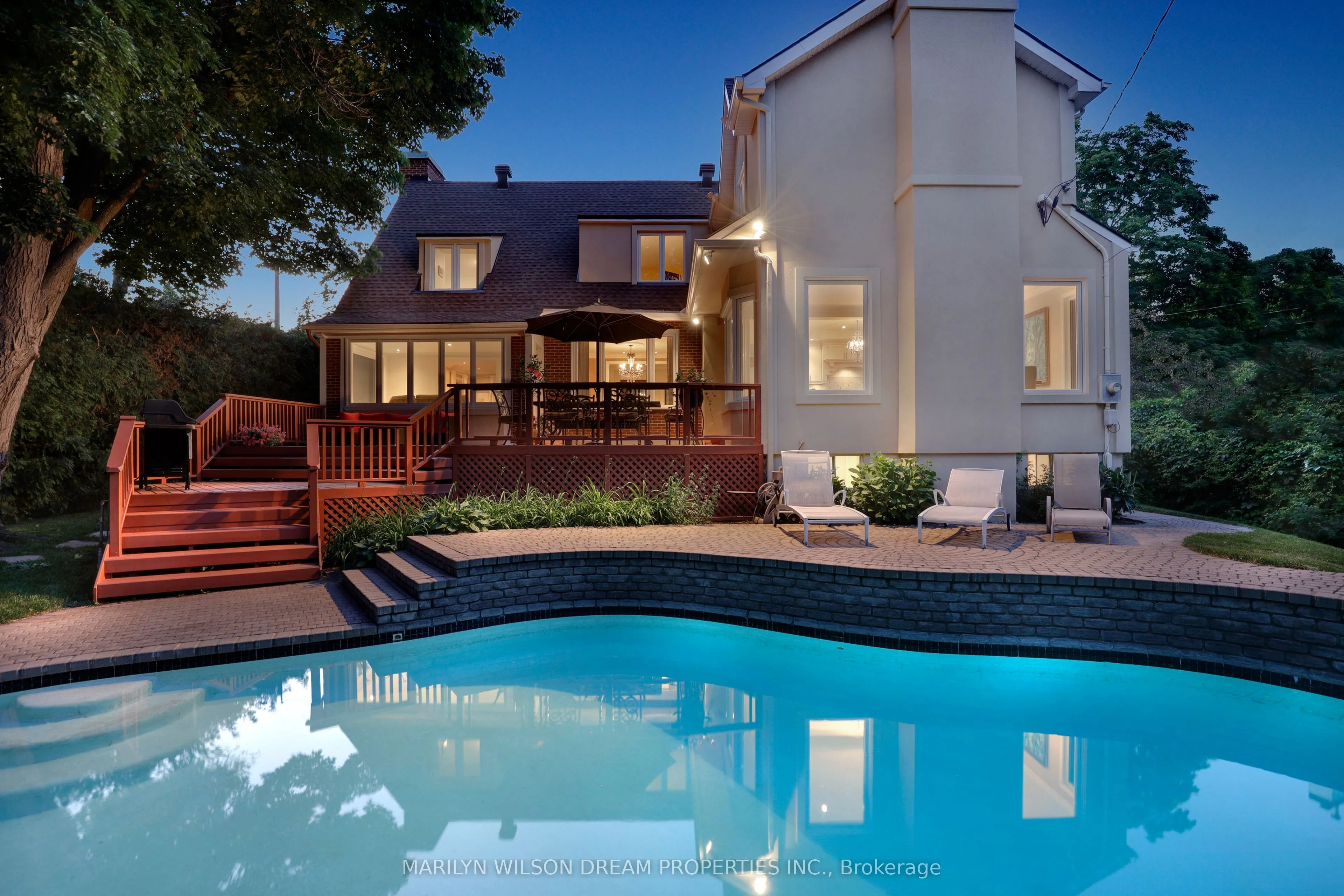 388 Mariposa Avenue