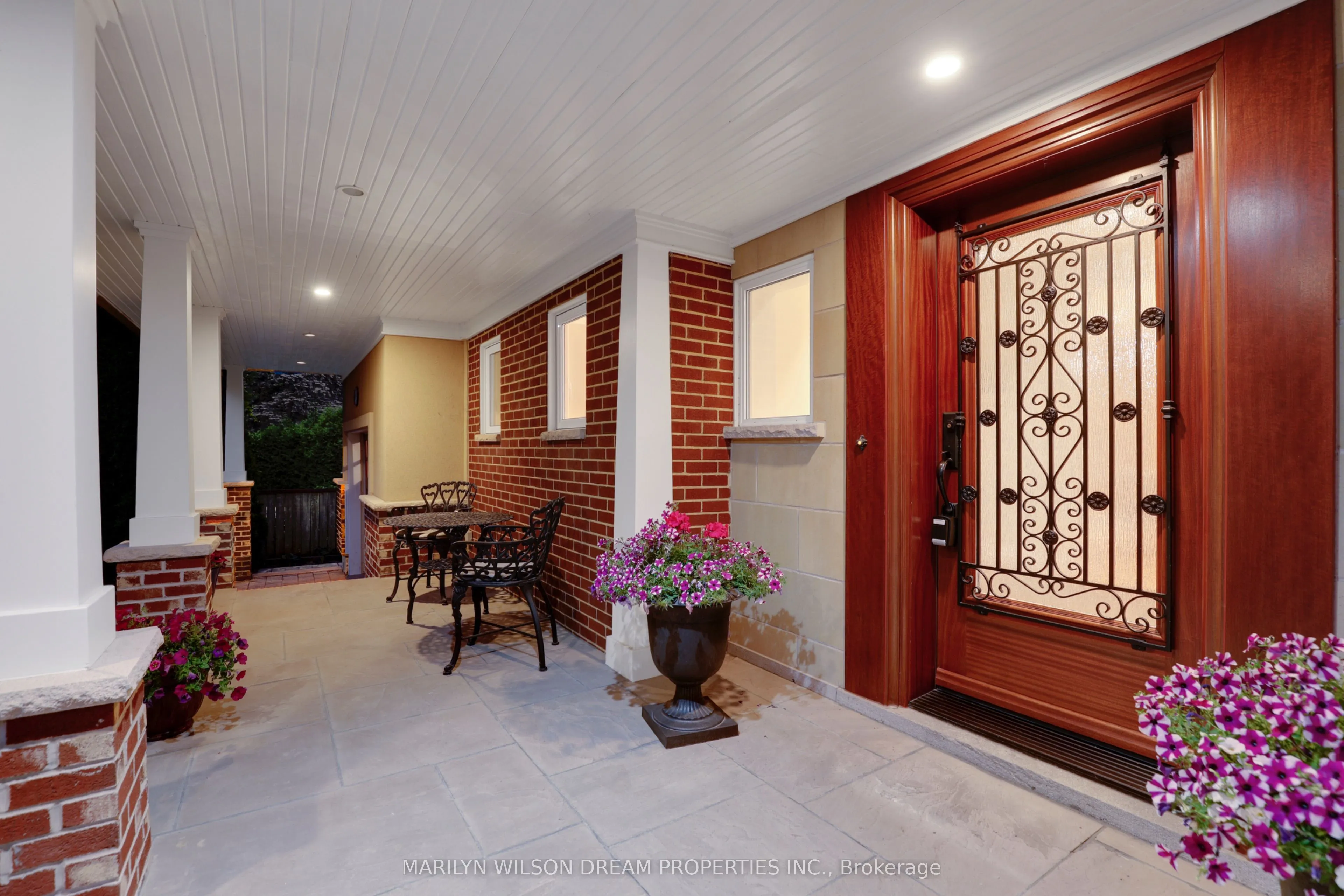 388 Mariposa Avenue