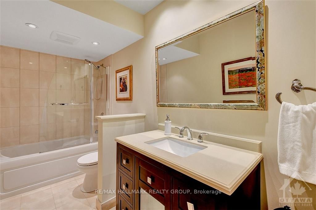 160 GEORGE Street #2404