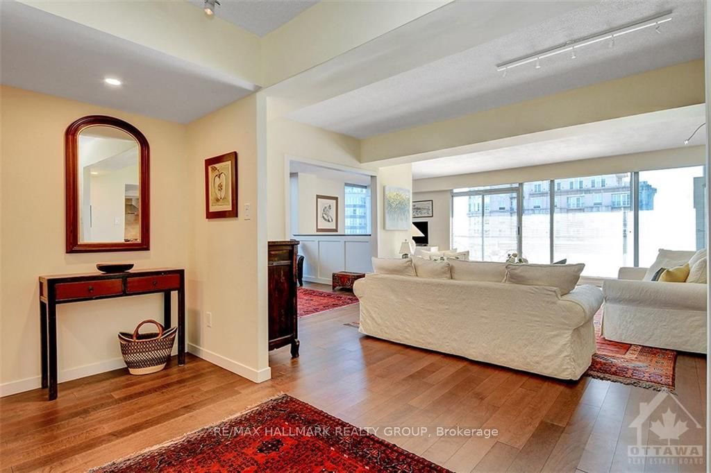 160 GEORGE Street #2404