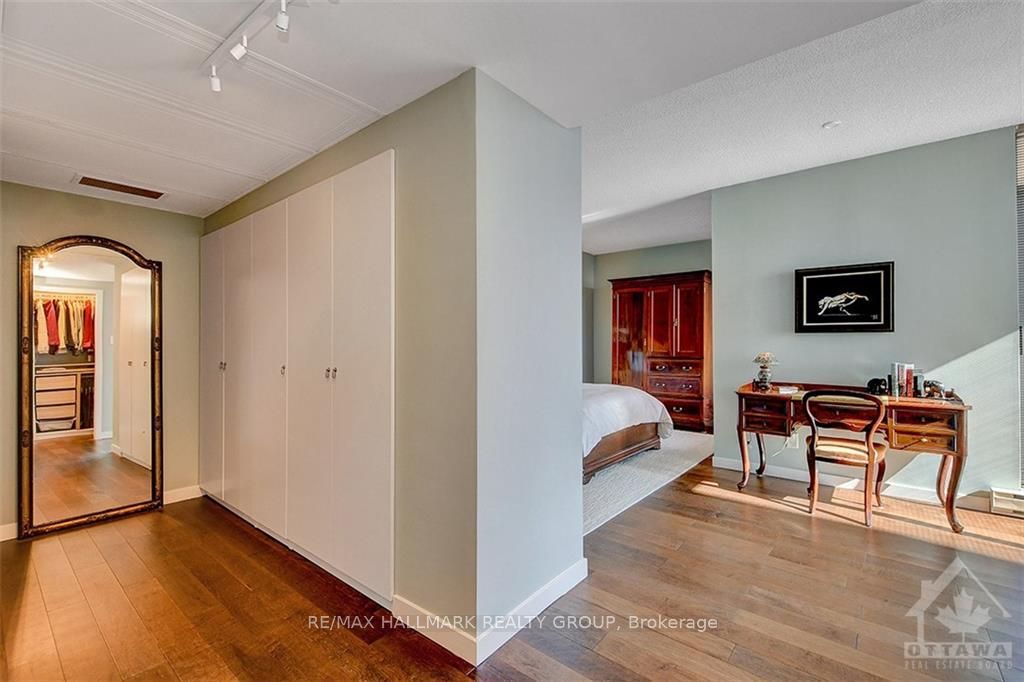 160 GEORGE Street #2404
