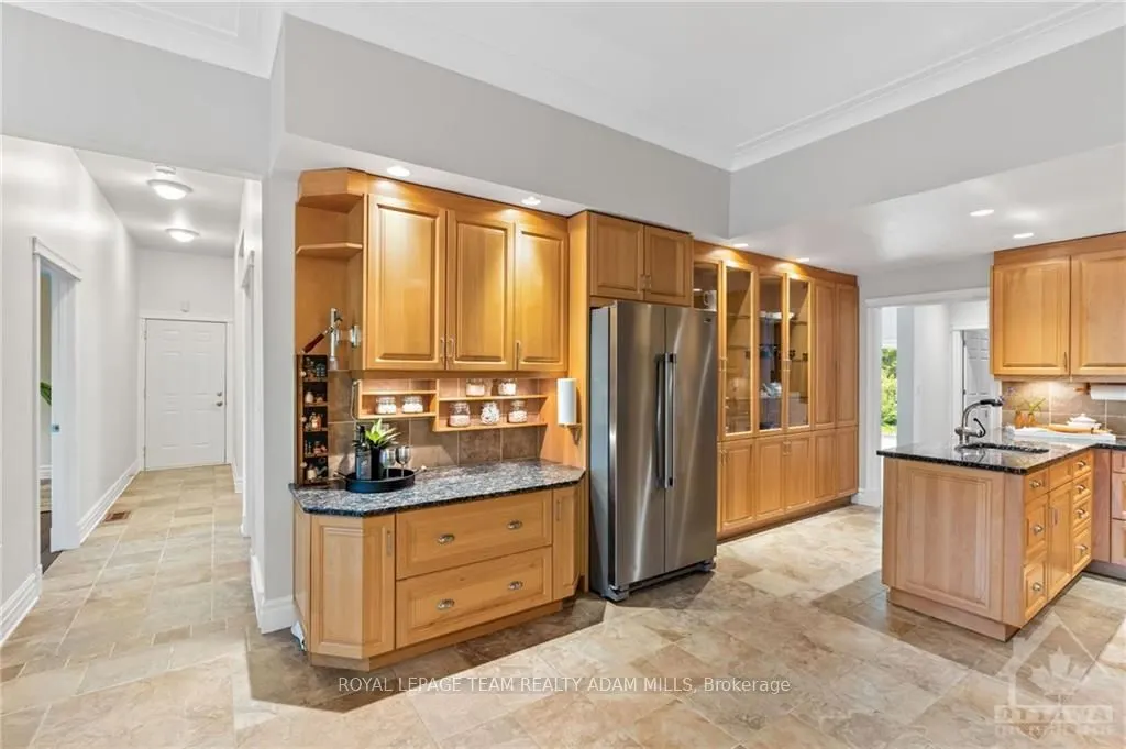 1526 CARSONBY Road E