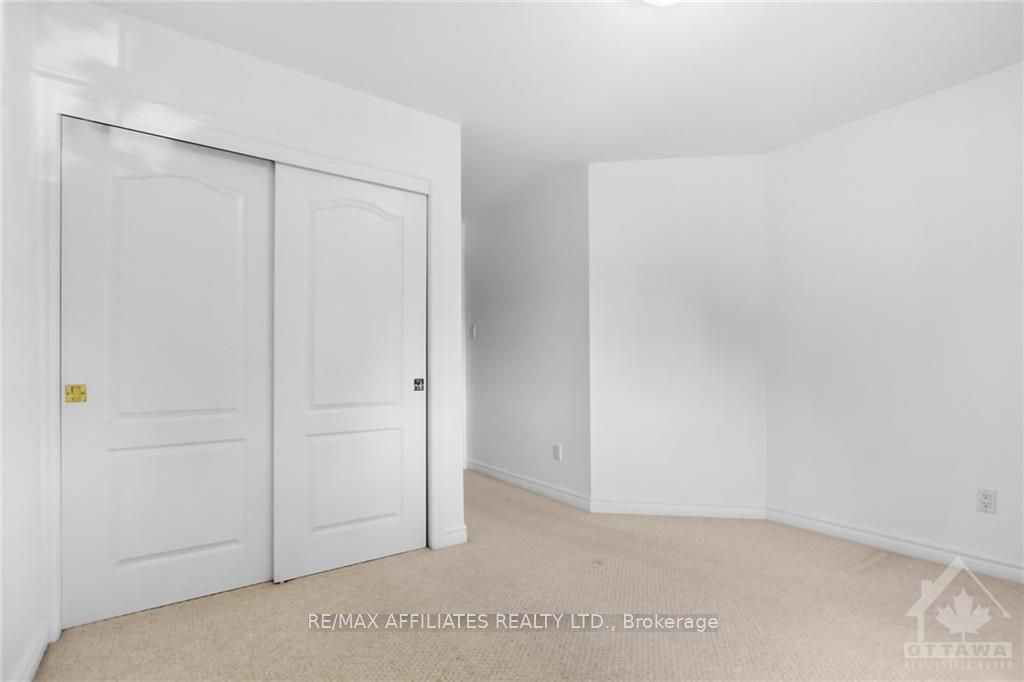 37 CRESTHAVEN Drive