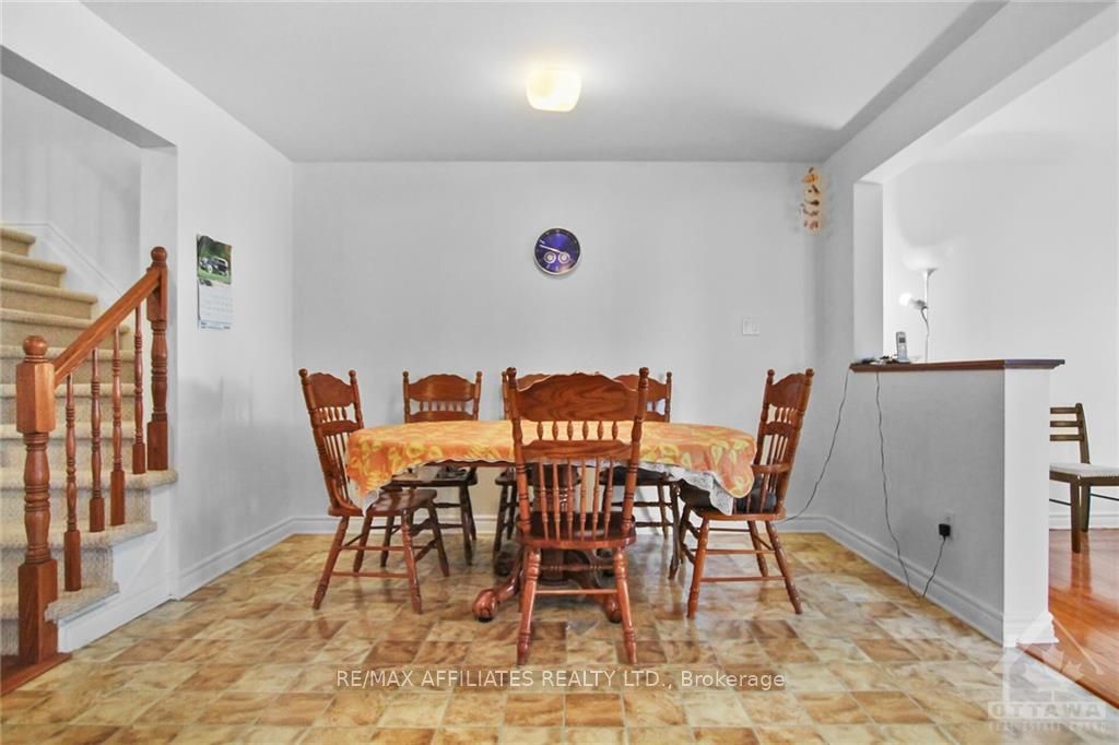 37 CRESTHAVEN Drive